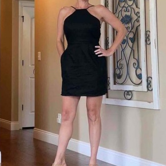 Sleeveless open back tie black dress - Picture 3 of 3